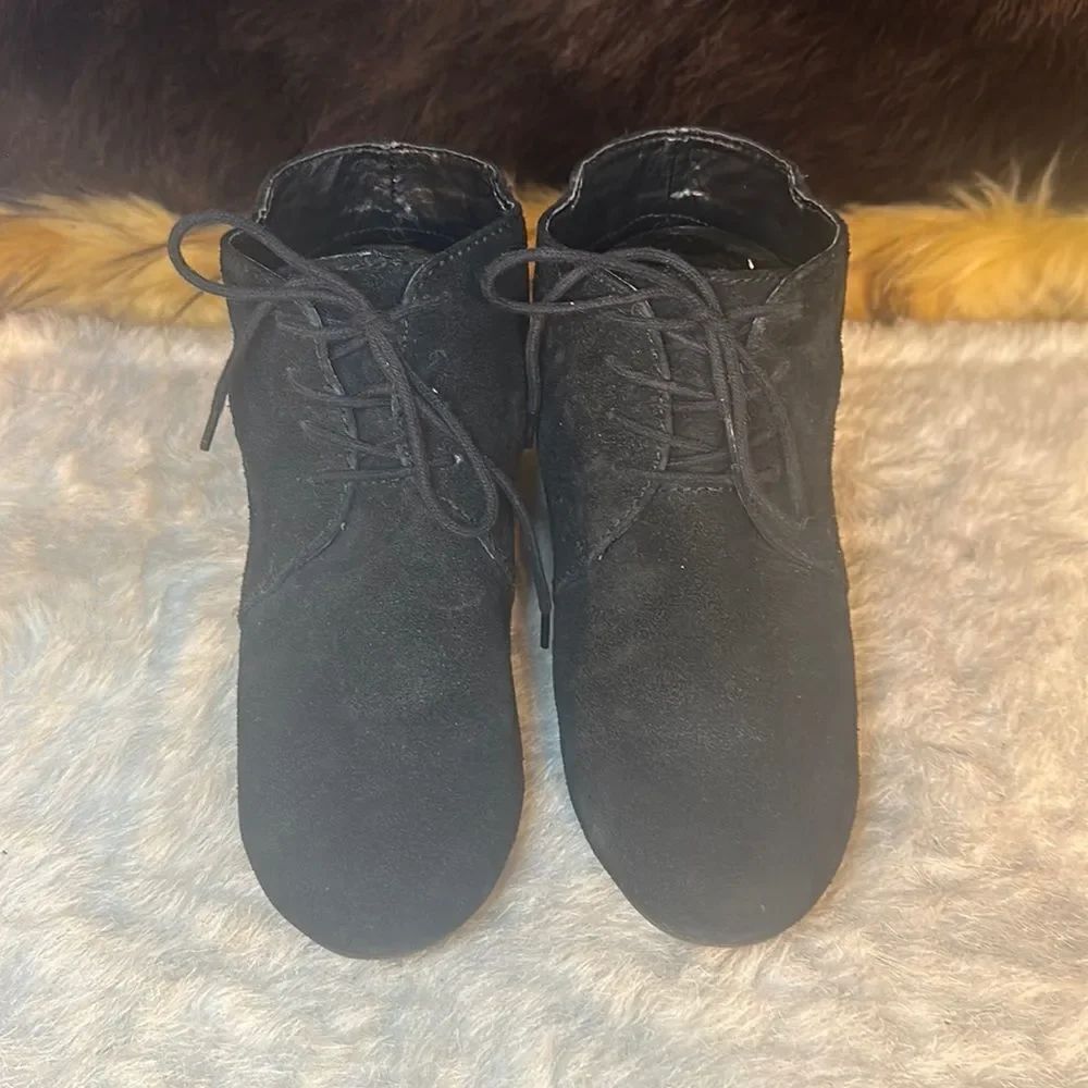 Nine West suede ankle booties 6.5 (3400)